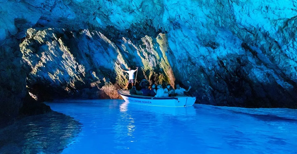 FULL DAY BLUE CAVE & GREEN CAVE GROUP TOUR