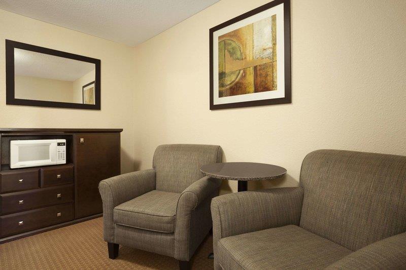 Super 8 By Wyndham Edmonton International Airport