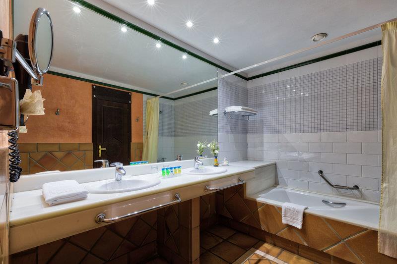 Hotel Ibersol Almunecar Beach And Spa