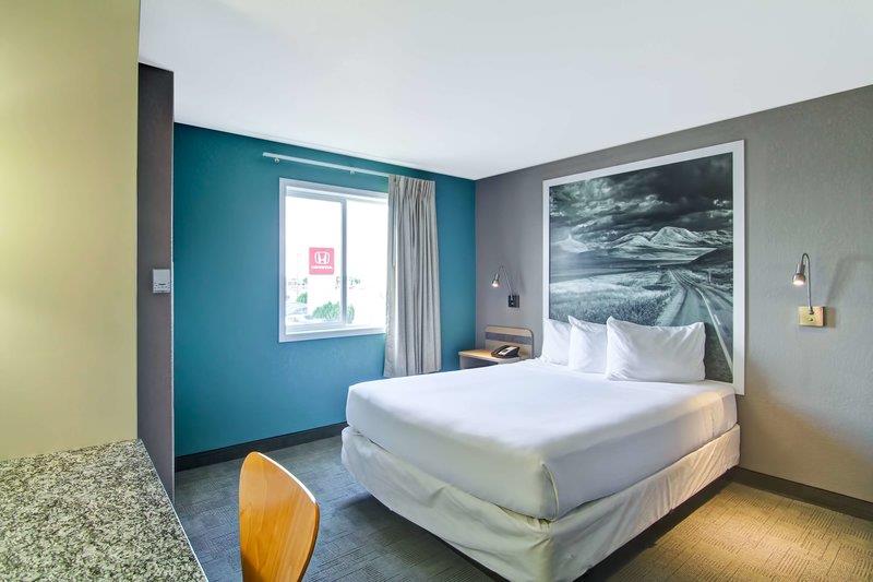 Home Inn Express Medicine Hat