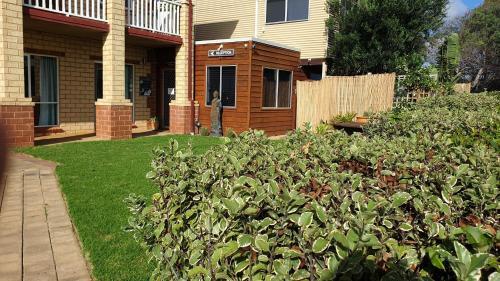 Baywatch Manor Augusta Yha