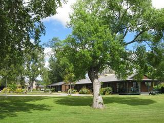 Cedarwood Lakeside Motel & Conference Venue