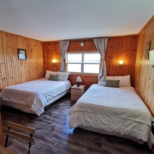 Knotty Pine Cottages