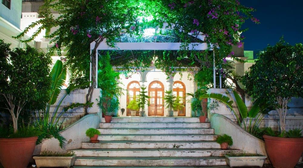 Neemrana's Baradari Palace