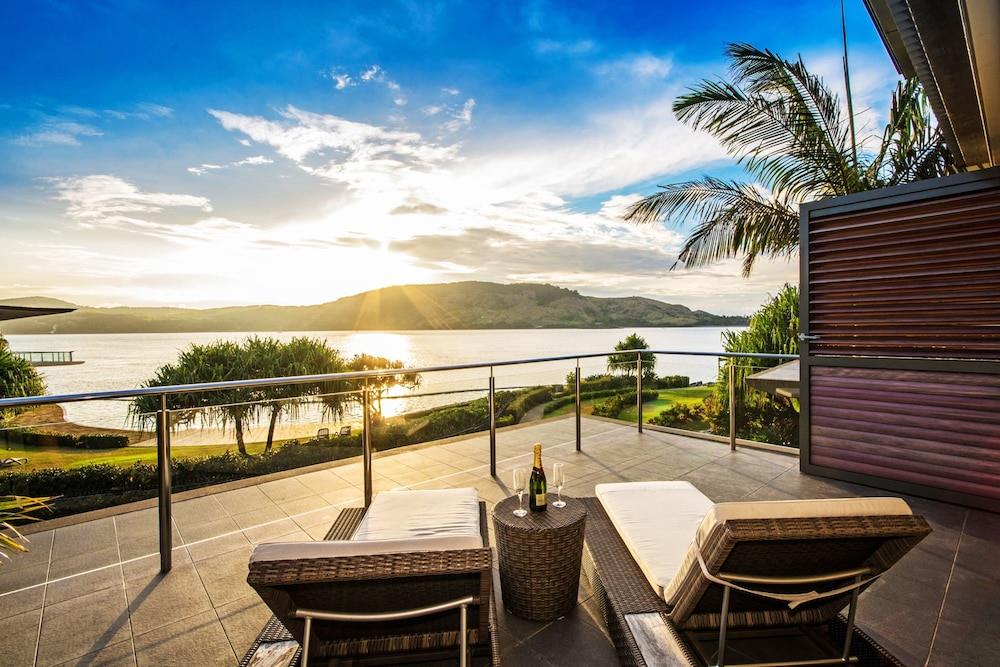 6 Yacht Club Oceanfront House On Marina  Deluxe 4 Bedroom With 2 Golf Buggies