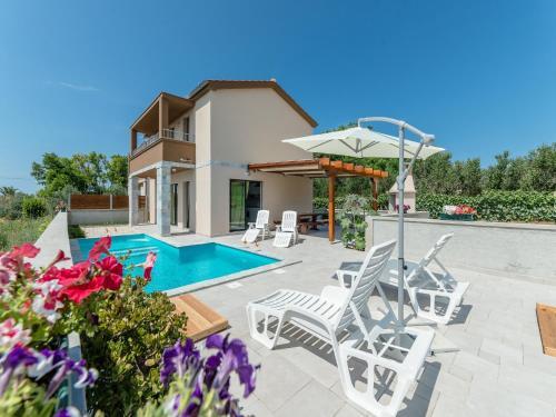 Holiday Home Luscinia