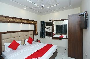 Oyo 16520 Green's Hotel