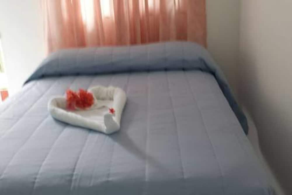 Roof Grande @ Casa Feliz Boscobel