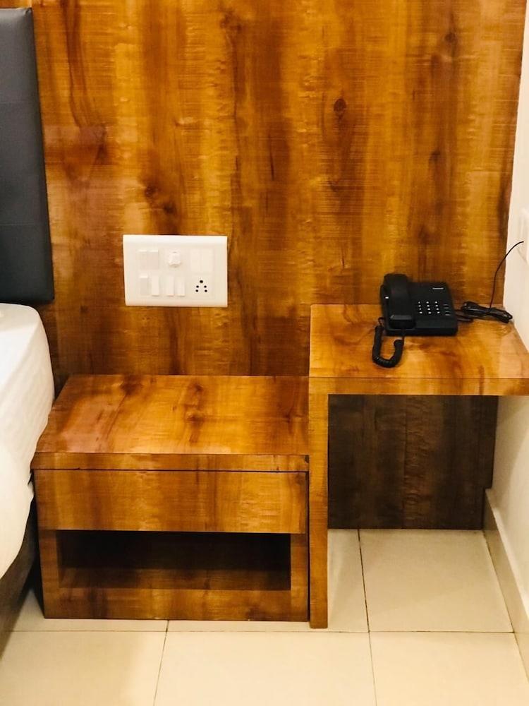 Hotel Ak International Rooms