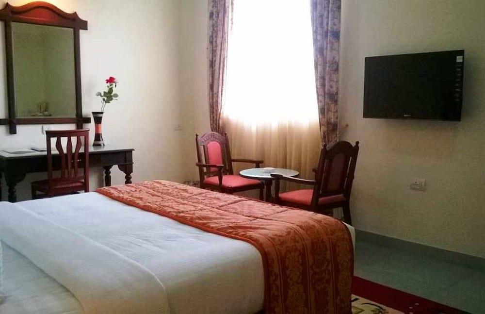 Madathil Regency Hotel