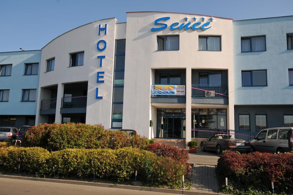 Hotel Senec Lake Resort