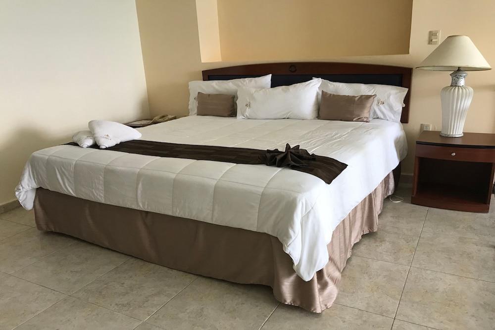 Casabella Art/Boutique Hotel