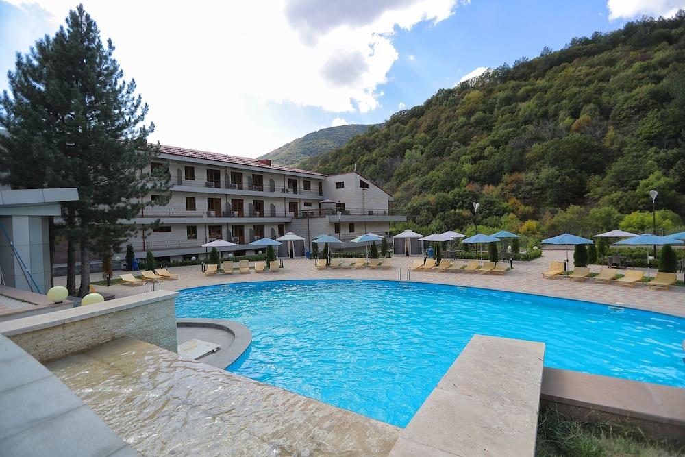 Aghveran Ararat Resort Hotel