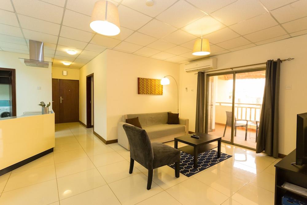 La Casa Baatsona Apts