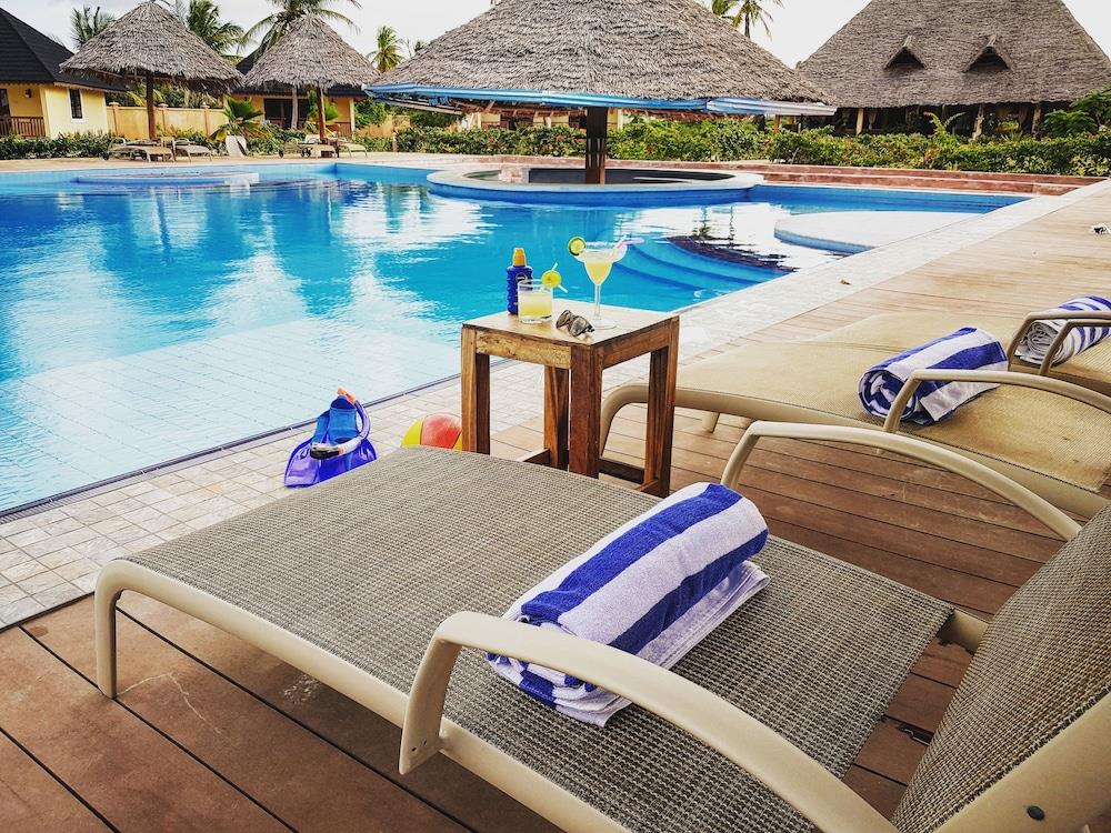 Khulala Ocean Blue Bungalows