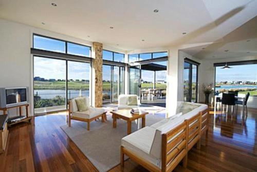 19 Glen Eagles Close