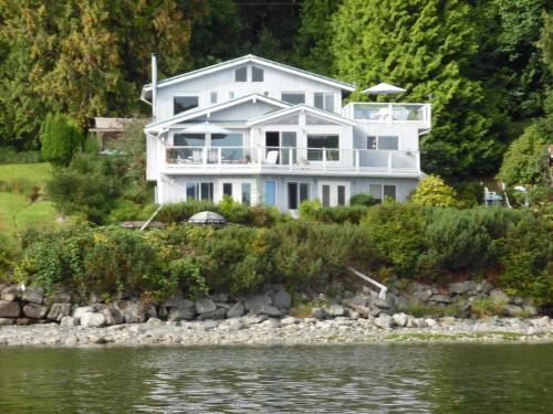 Beach House Salt Spring