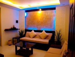 Bed & Breakfast At Royale Tagaytay Country Club