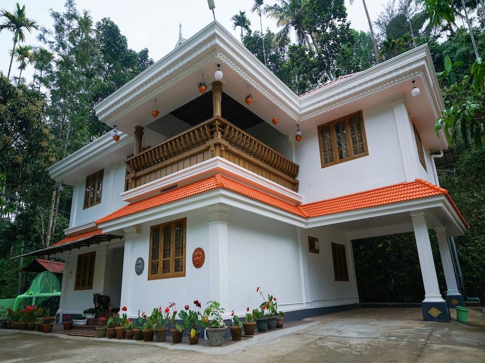 Oyo 12026 Planter's Villa