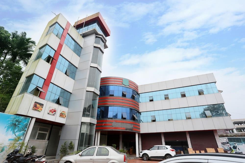 Oyo 23318 West Gate Inn & Suites