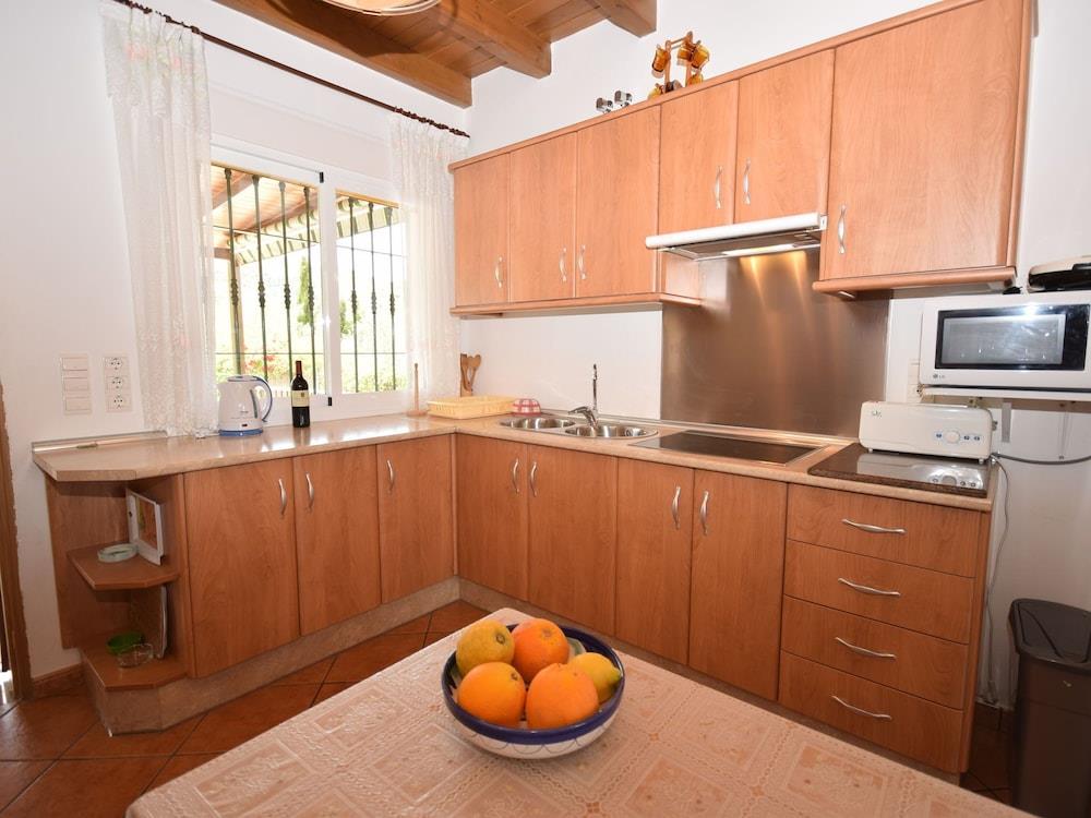 Classy Holiday Home In Guaro With Private Swimming Pool