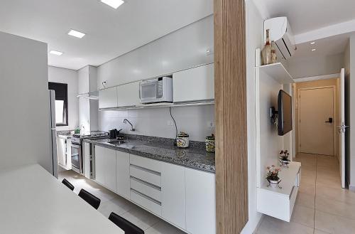 Apartamento Com 2 Dormitorios E Churrasqueira - Praia Das Pitangueiras