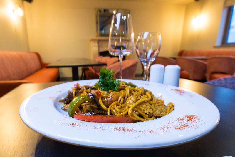 Castle Varagh Hotel & Bar