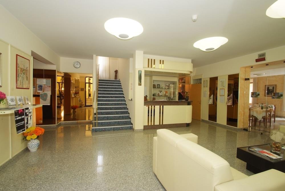 Oyo Rdp084 Hotel The Vidya Grand