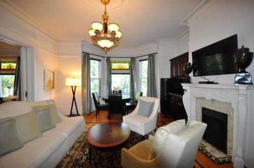 Bannerman Park Suites