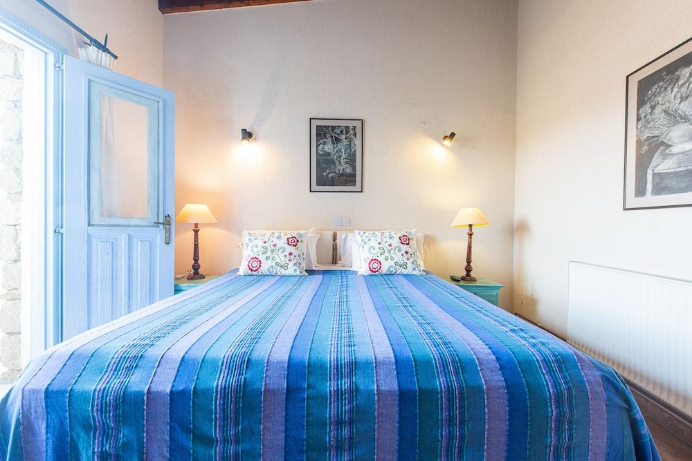 Adamos 1 Br Hotel Apartments