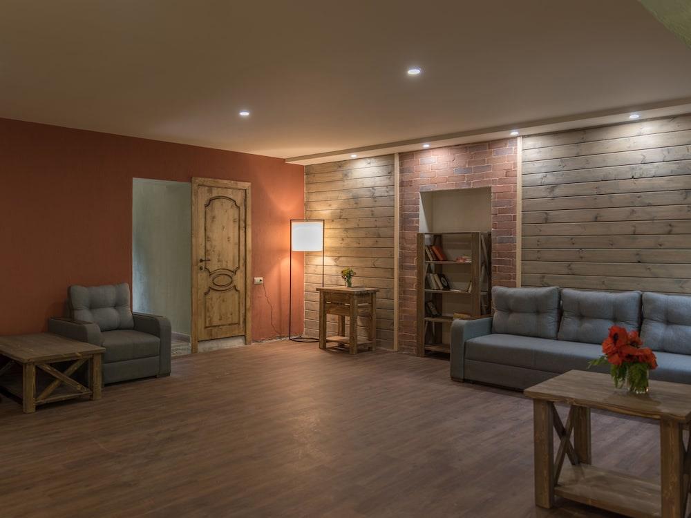 Apricot Aghveran Resort