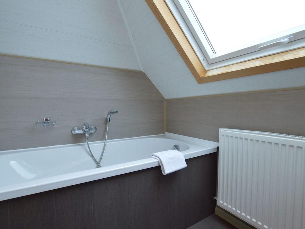 All-In Price For This Great House With Swimming Pool, Sauna,Playroom, 6 Bedrooms