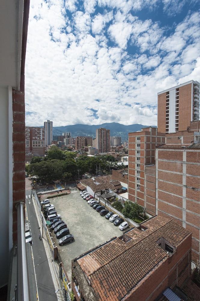 Edificio Portal Del Parque By Nomad Guru