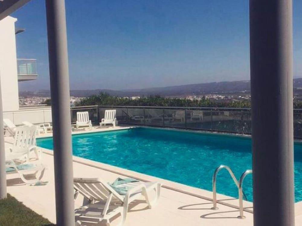 Modern Holiday Home In Salir Do Porto With Swimming Pool