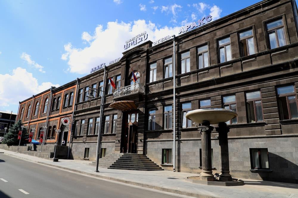 Araks Hotel Complex