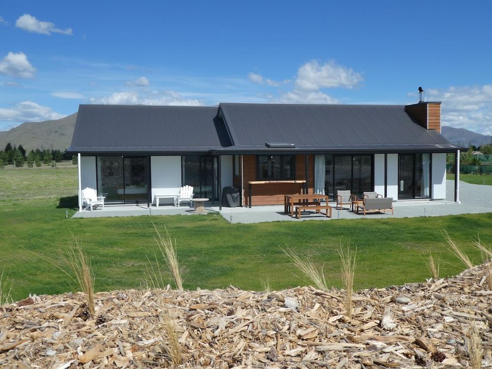 Family Gathering At Harris