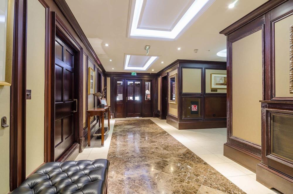 Custom House Square: Cathedral Quarter