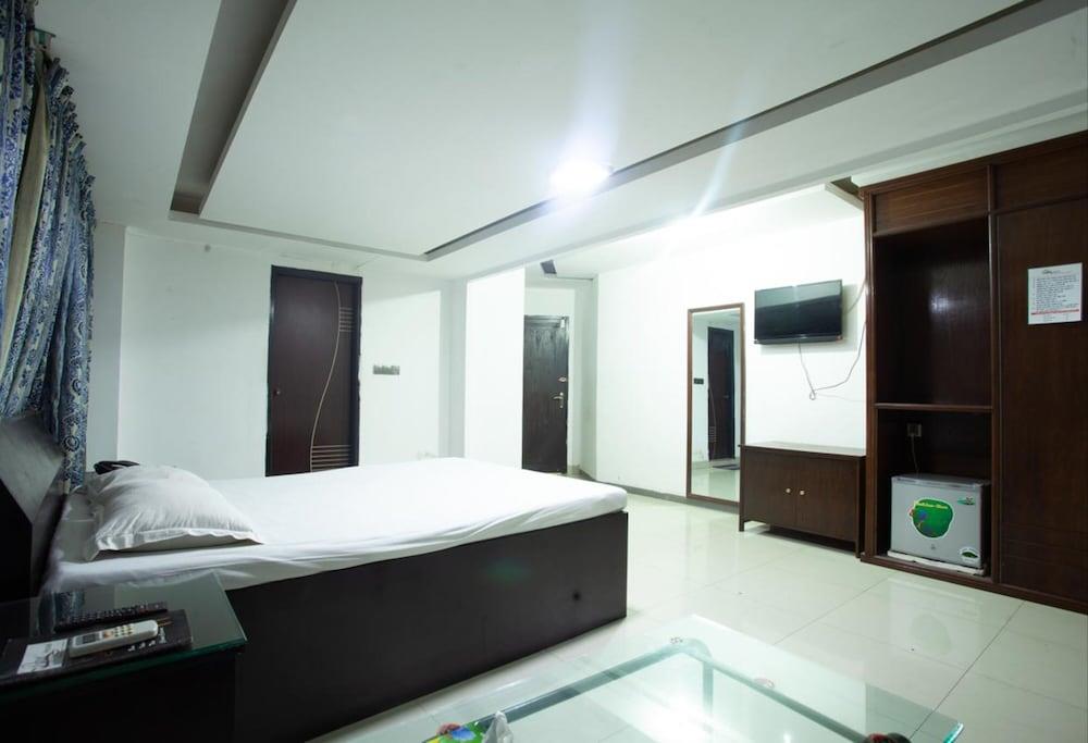 Rax Hotel And Restaurant