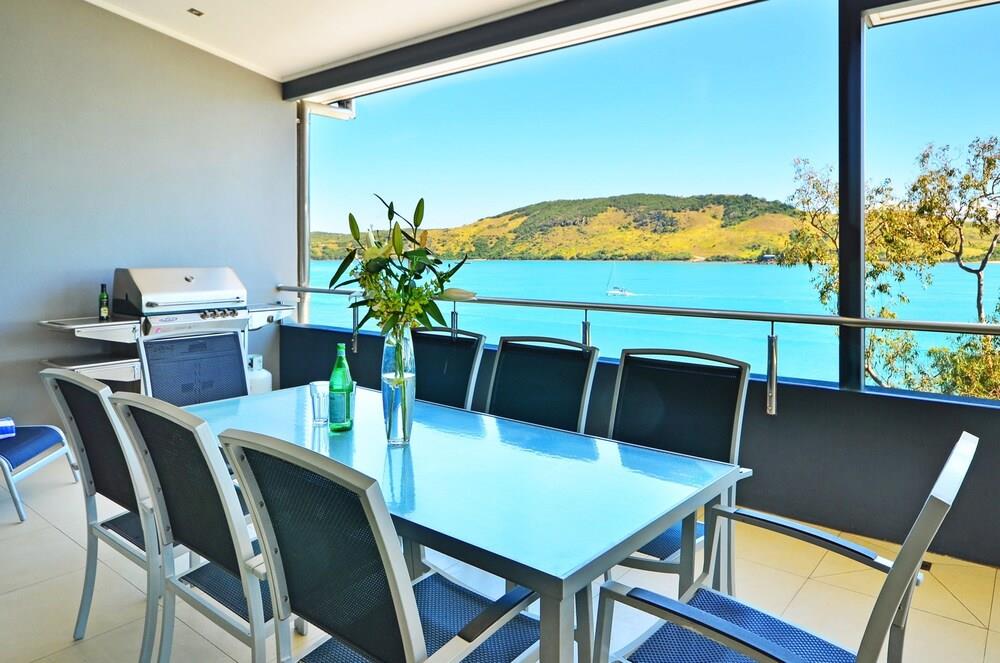 Villa 4 The Edge on Hamilton Island Waterfront High Ceilings Modern Amenities Plus Buggy