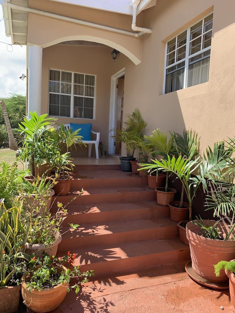 La Casa De Joy Airport Inn