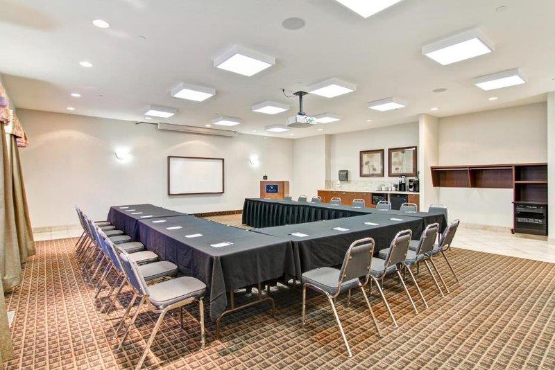 Weyburn Canalta Hotel