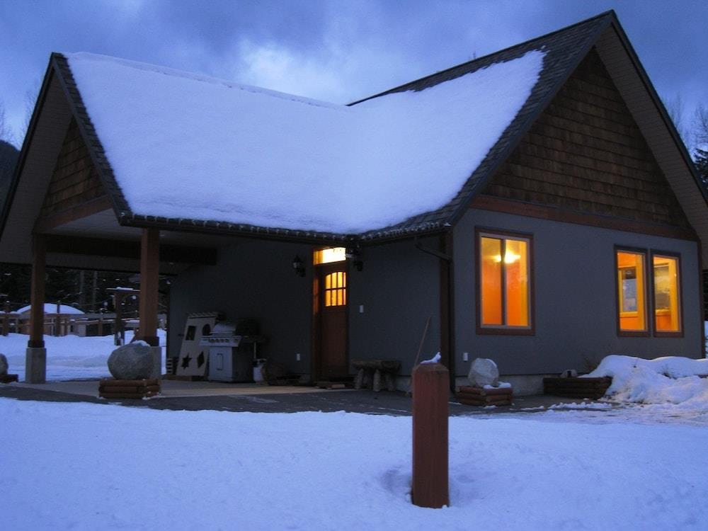 Mountain Town Properties Aladar's Guest Cabin