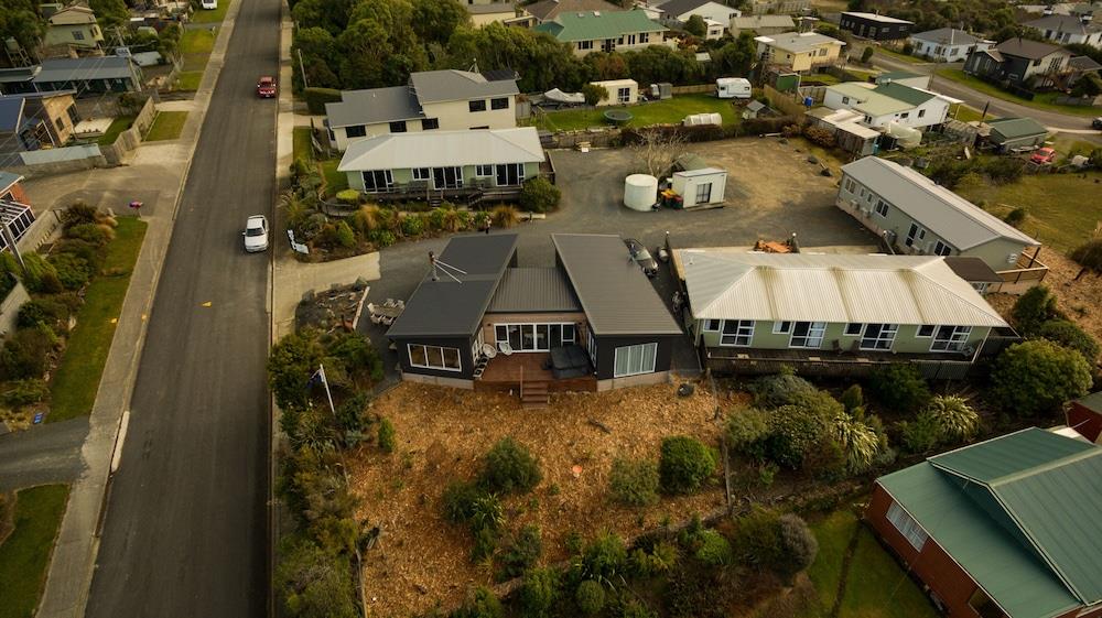 Nugget View & Kaka Point Motels