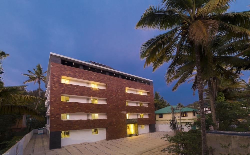 Summit Hampton Hotel