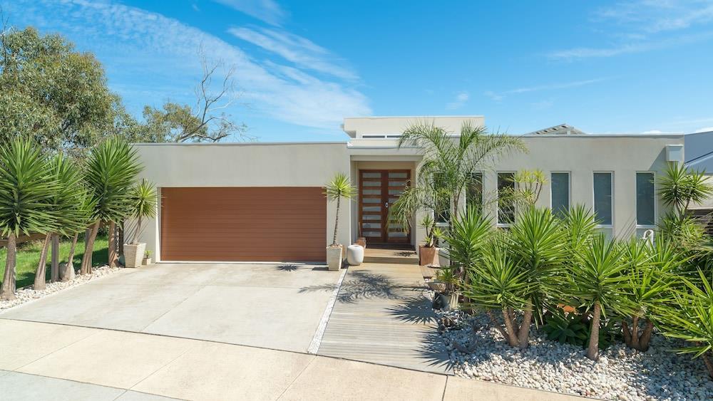 Currawong Close Rejuvenate Stays