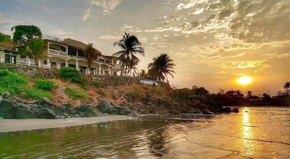 Vista Las Olas Surf Resort