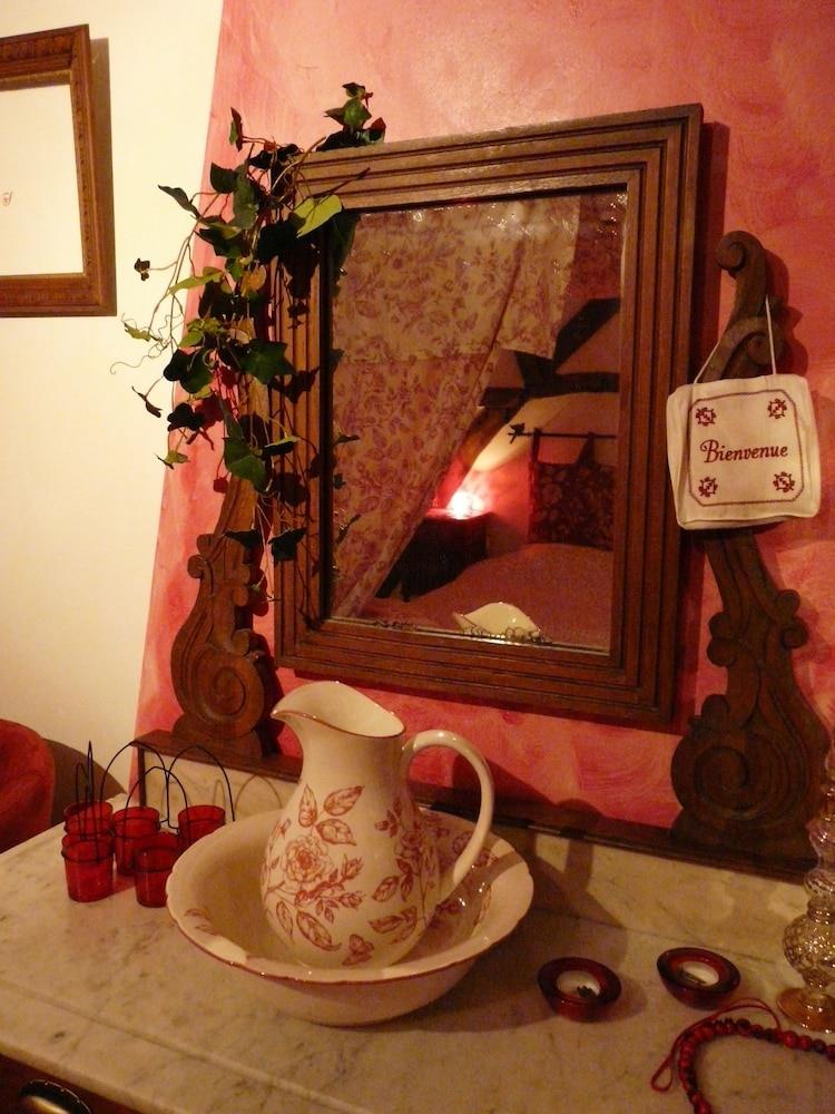 Aux Gaietes De La Sabotiere