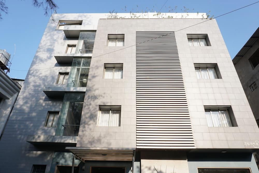 Capital O 28762 Skylark Business Hotel