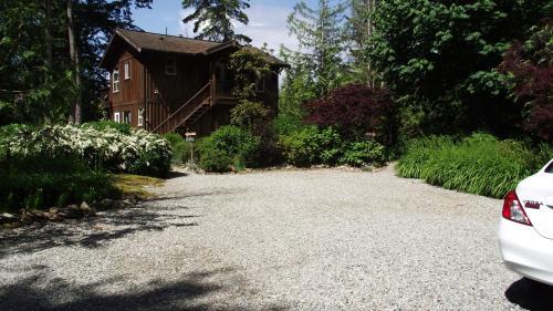 Secret Cove Cottage Suites