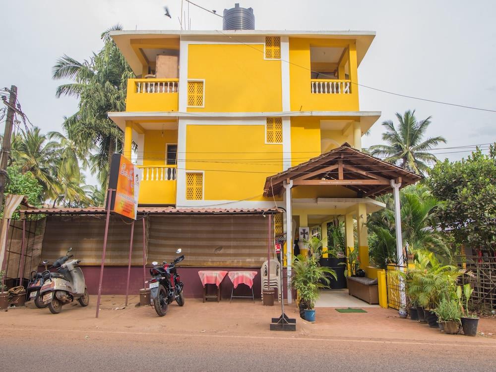 Oyo 11619 Home Peaceful Studio Ashwem Beach